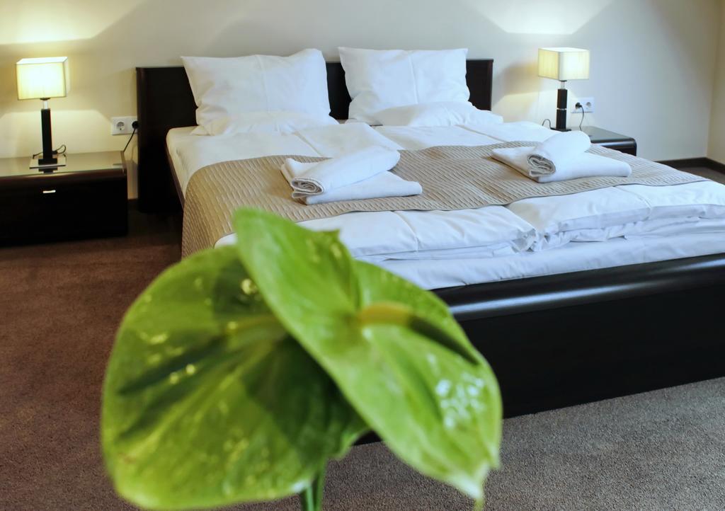 Hotel Brill Orosháza Eksteriør billede